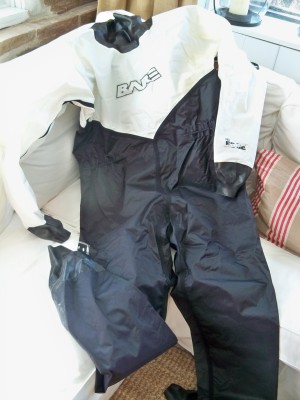dry suit 001.JPG